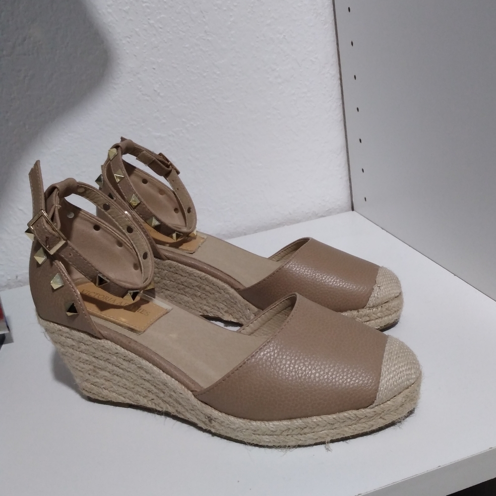 Shoes - Picture 2 of 6